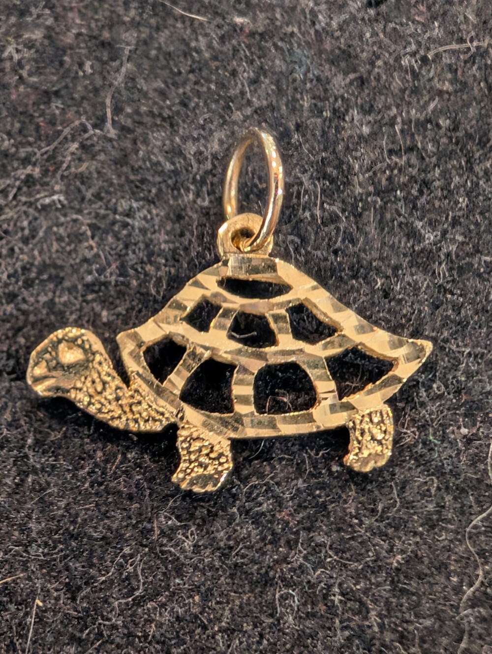 14k Gold Turtle Pendant - Like New